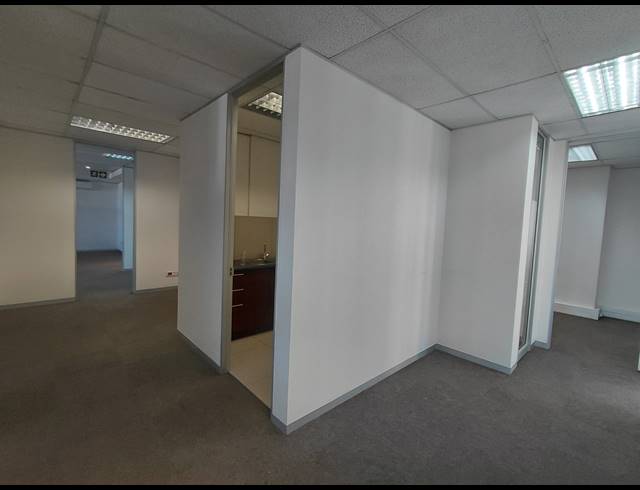 186M² OFFICE TO LET IN BRYANSTON